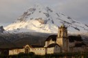 iglesia-antigua-abandonada-frente-a-sajama.jpg