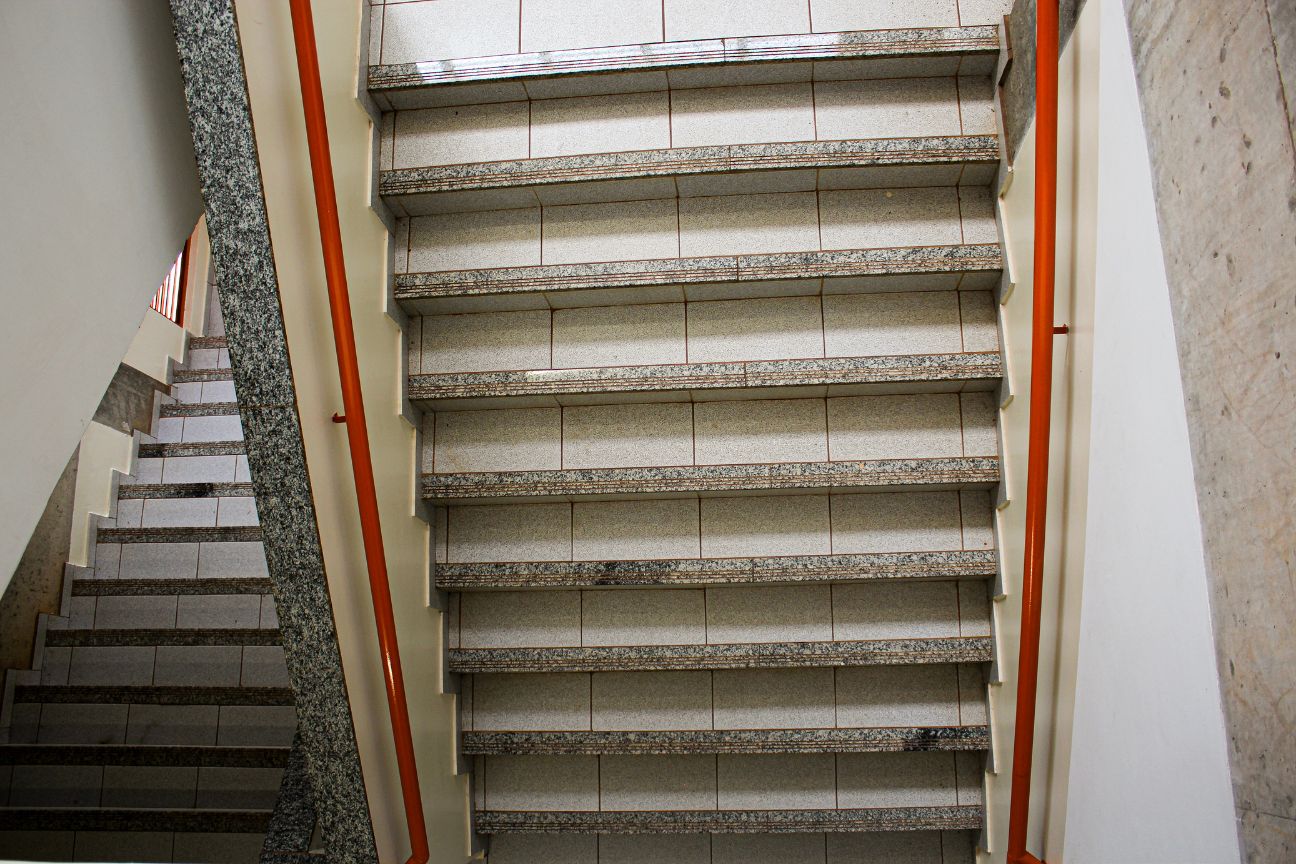 Escadas (2º andar)