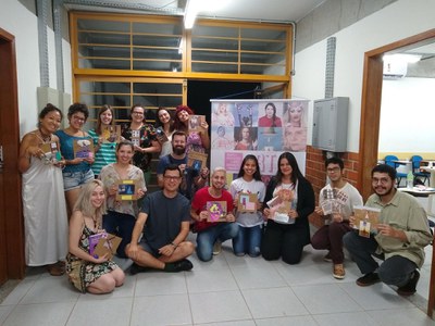 Encontro entre participantes do Grupo de Pesquisa em Arte, Educação e Imagens