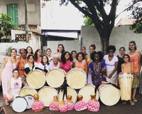 Coletivo Baque Mulher Maringá abre V Colóquio de Feminismo Negro com apresentação cultural